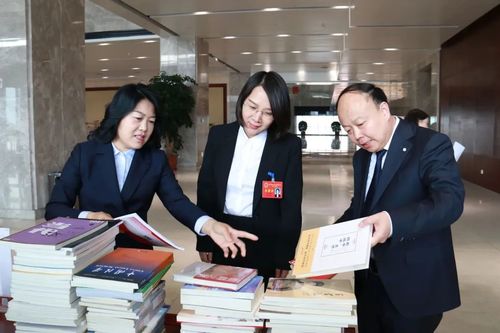 神木市圖書館開展2023年兩會信息咨詢服務，助力公眾了解政策動態